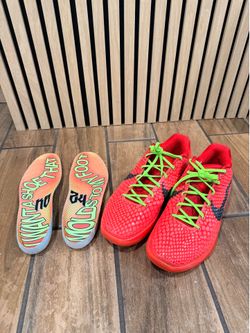 KOBE 6 PROTRO REVERSE GRINCH SIZE 11.5!