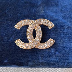 Beautiful Brooch, gold tone