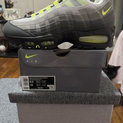 Air max 95 NEON .Mens 8.5 300$