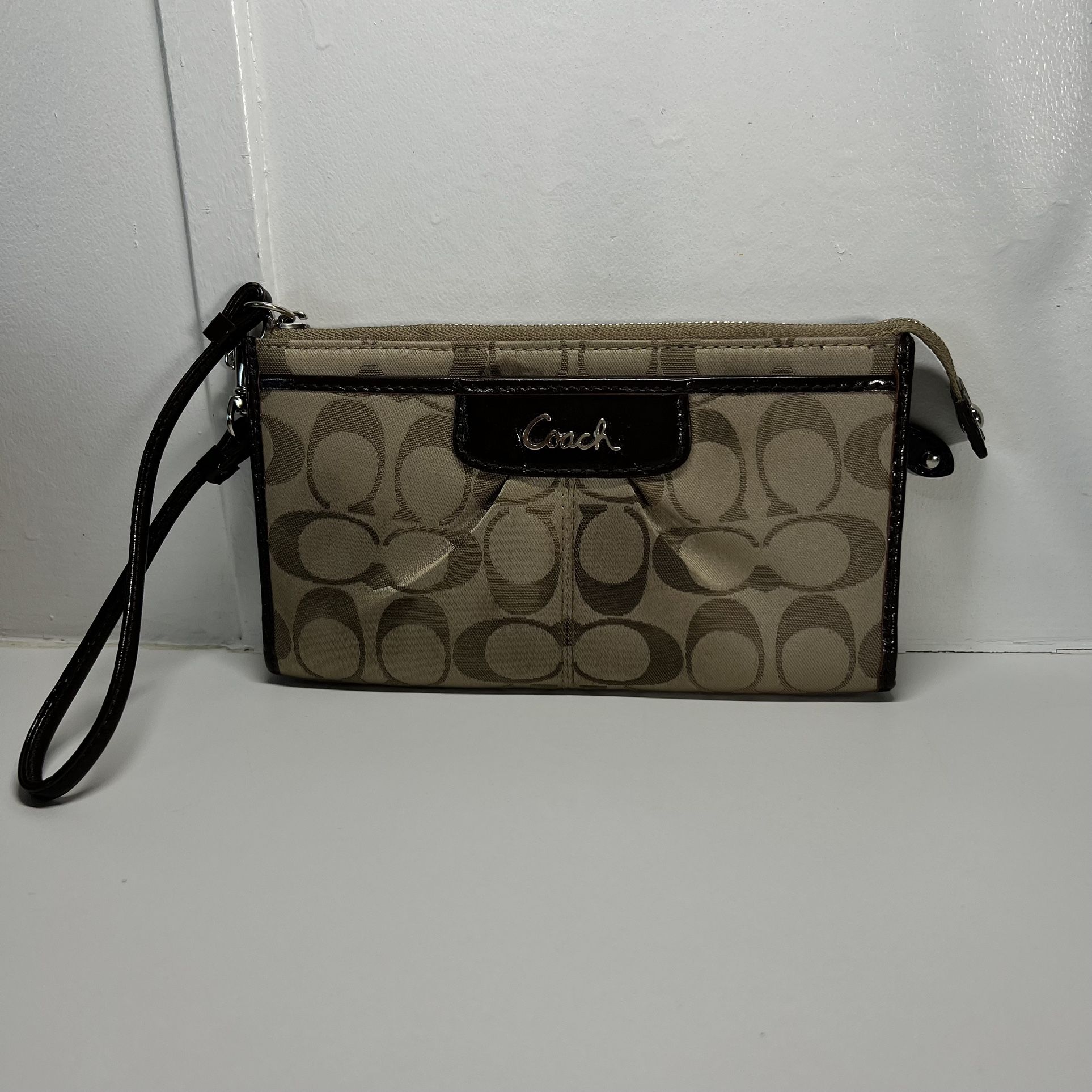 Coach Signature Wristlet perfect condition