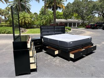 Beautiful Bedroom Set King Size Solid Wood Black Color In Excellent Condition by LY Furniture