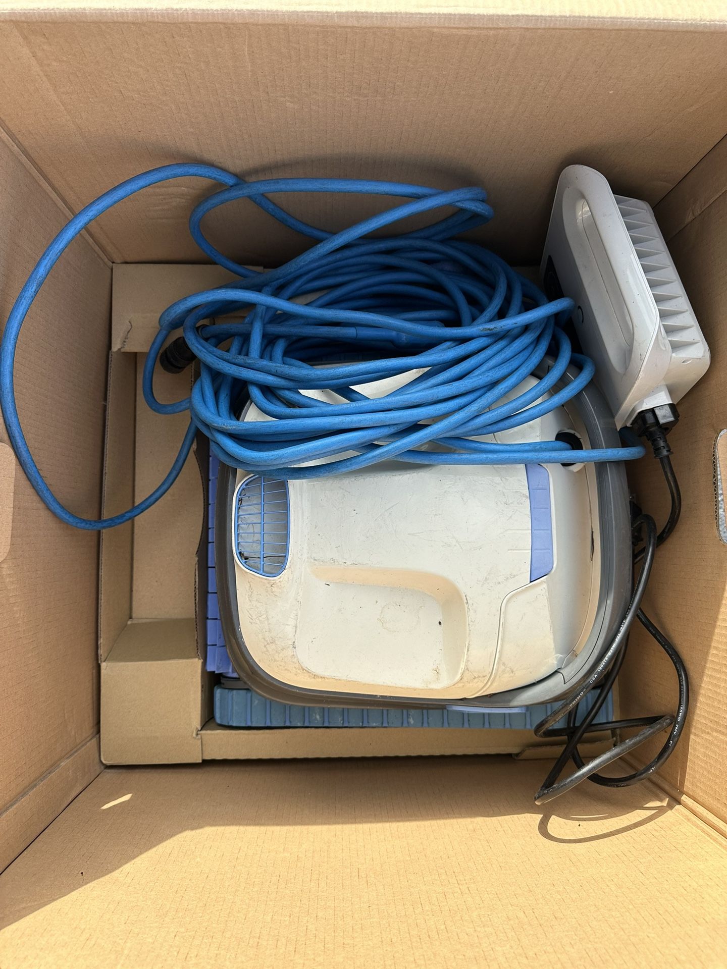 Dolphin Maytronics S 300 i Pool Vacuum