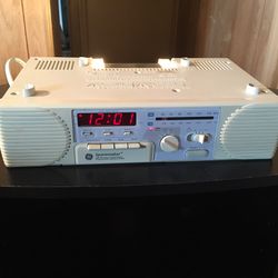 Antique AM/FM Radio with timer and lamp