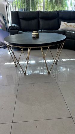 Round coffee table