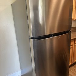 New LG Top Freezer Fridge 