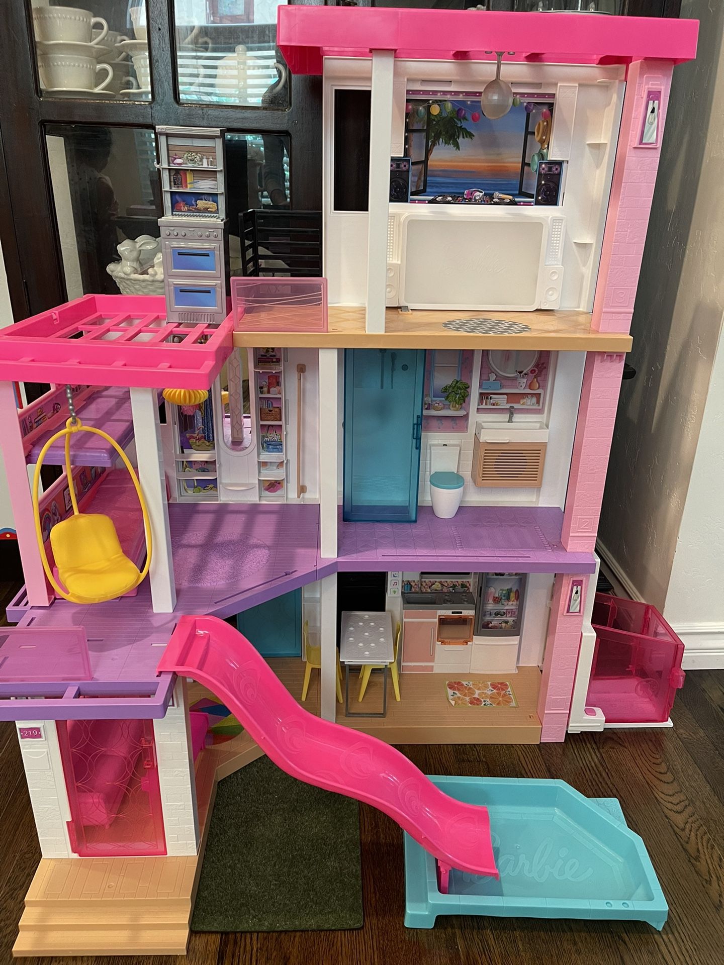 Barbie Dream House-like NEW