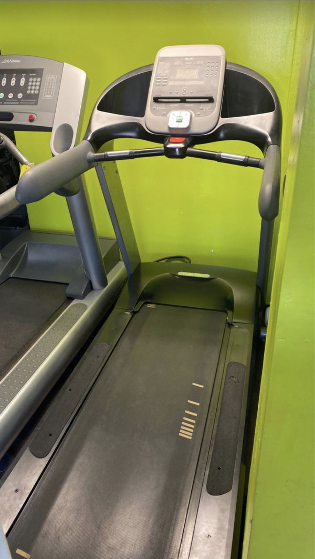 Treadmill precore 966i comercial grade