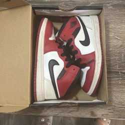 Kids Jordan 1 Mids Size 12c