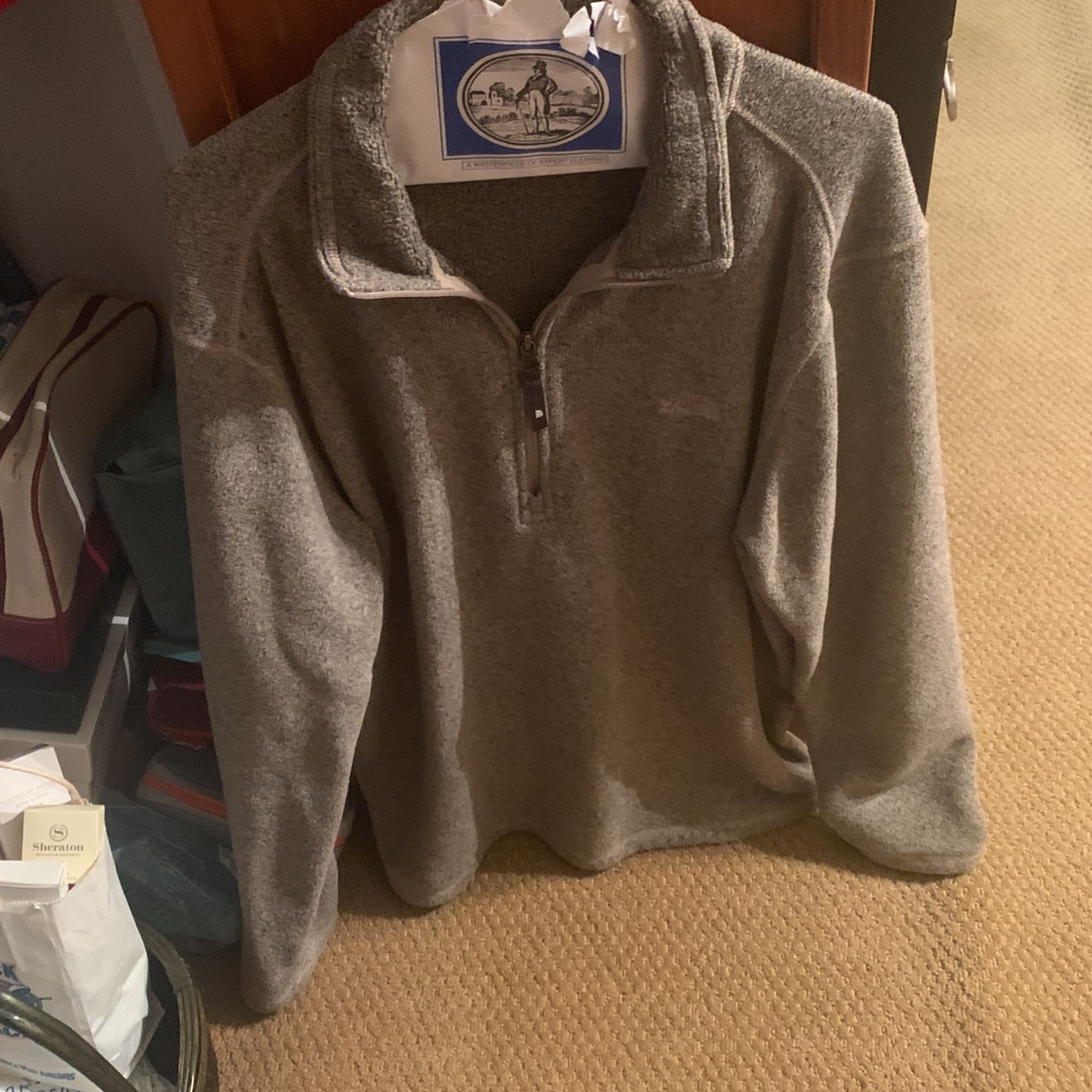 North Face Large mens Heather Pullover 