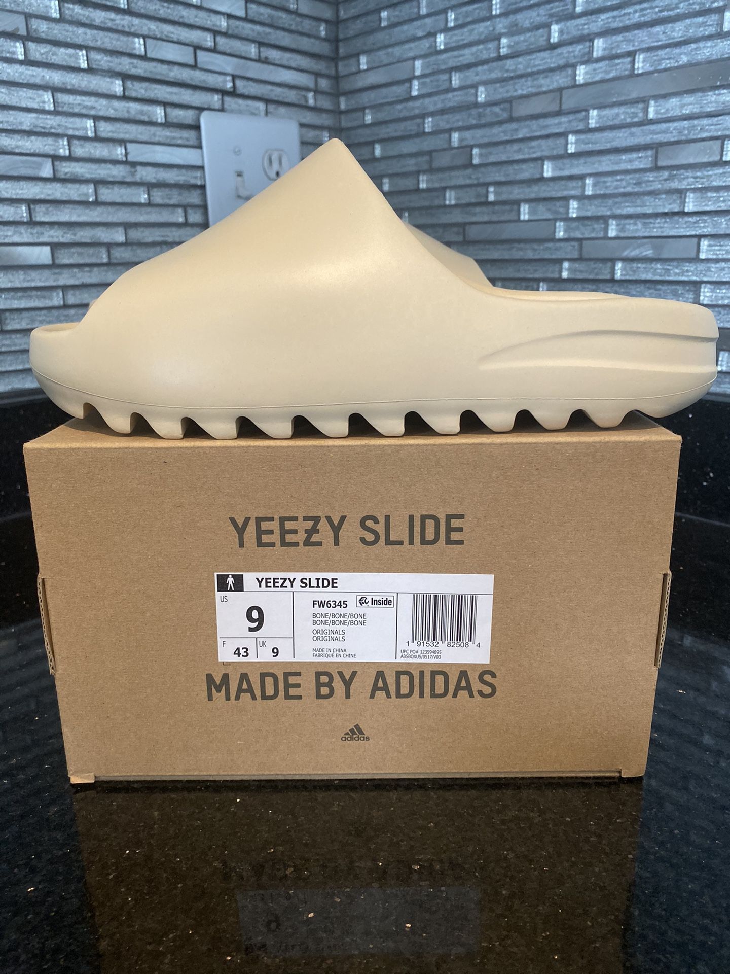 Adidas Yeezy Slide Bone size 9