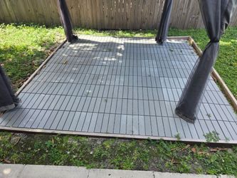 Plastic Tiles. Approx 102ct