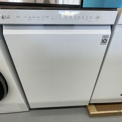 LG 24 in. White Front Control Dishwasher with QuadWash, 3rd Rack & Dynamic Dry, 48 dBA