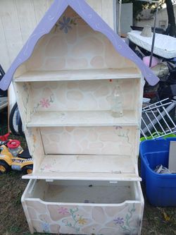 PLAY HOUSE SHELF AND TOY BOX $20