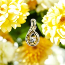 14kt 3.30g Yellow Gold with Round CZ Twist Style Pendant.