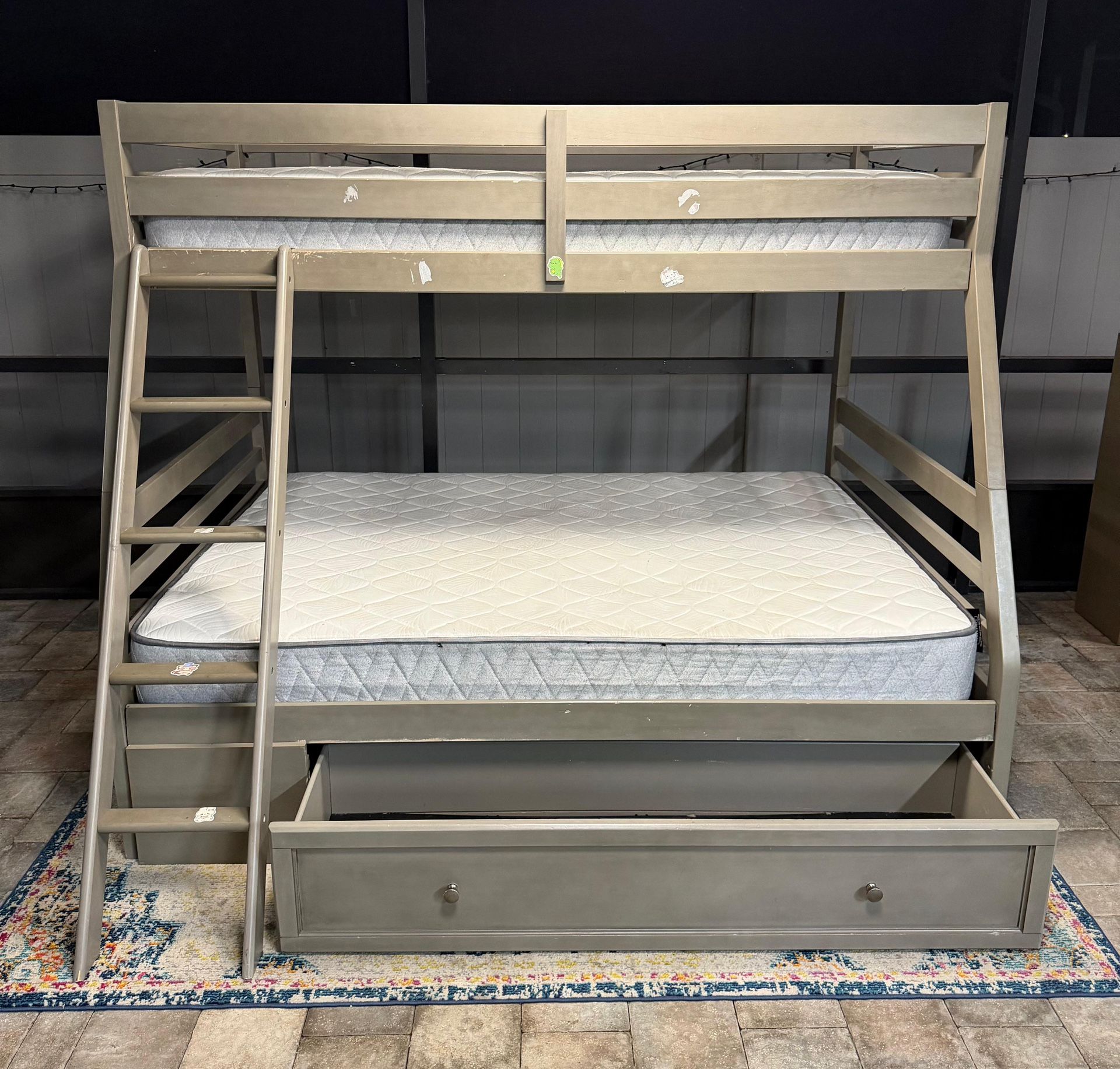 Nice bunk bed from Ashely Furniture, size Twin over Full. Mattresses included. Delivery available for an additional cost.