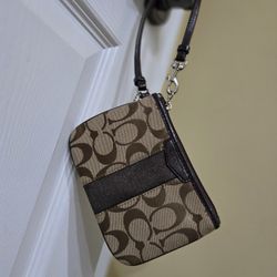 BRAND NEW COACH WRISTLET 