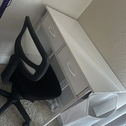 Desk + Office Chair – Excellent Condition