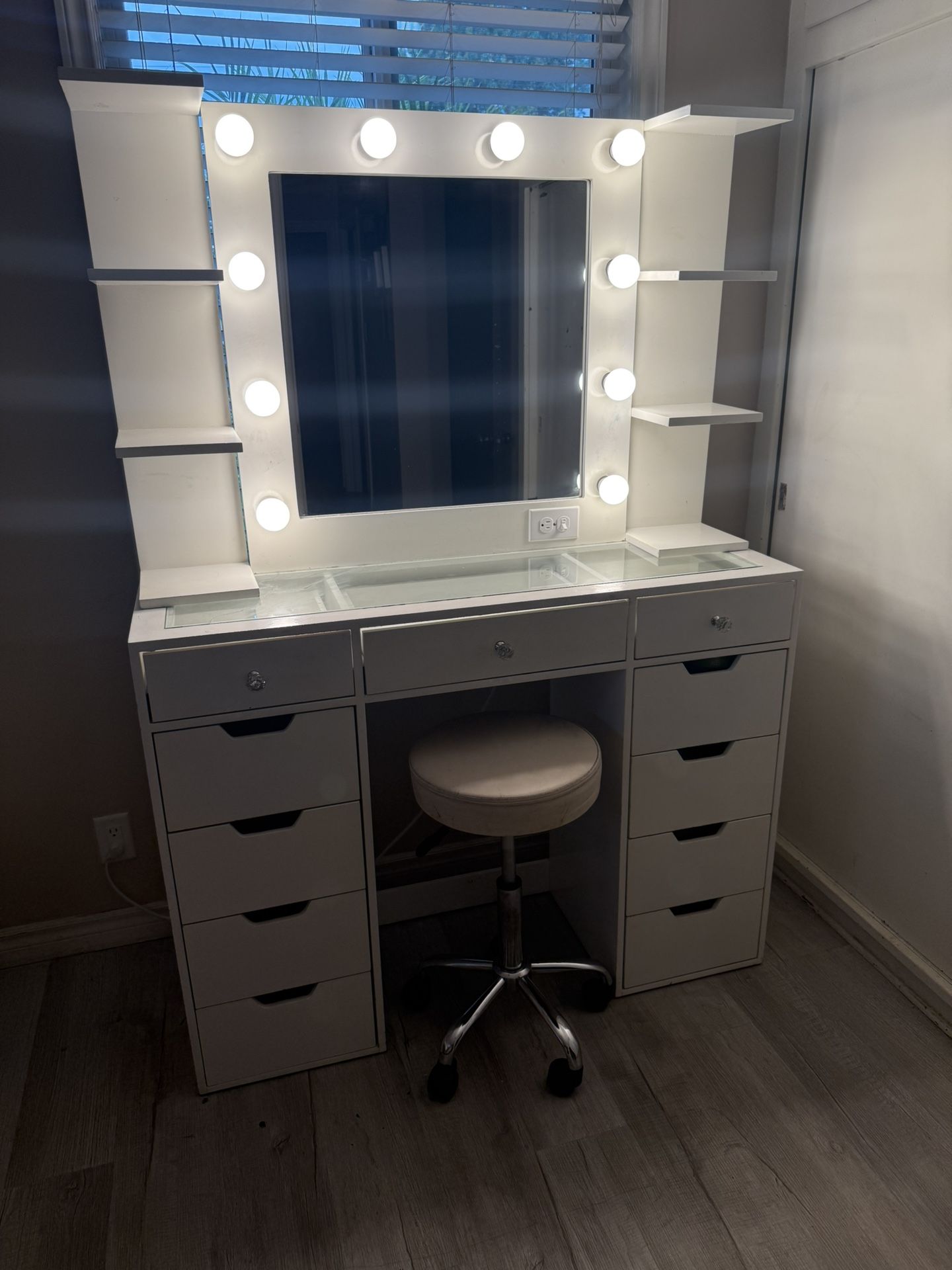 Vanity With Chair 