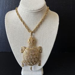 Vintage Gold Tone Articulated Turtle Pendant Necklace 
