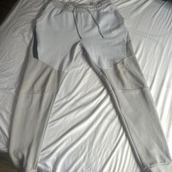 Nike Tech Sweatpants 