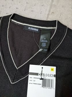 Men's *New* Medium V-Neck Sweaters