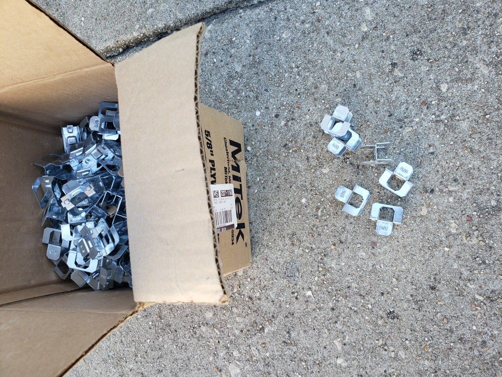 Plywood Clips