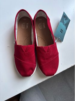 Girl Tom’s sz 3.5