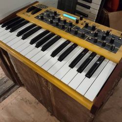 Dave Smith Mopho Synthesizer 