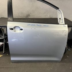2011-2012-2013-2014-2015-2016-2017-2018-2019-2020 TOYOTA SIENNA RIGHT FRONT DOOR OEM USED