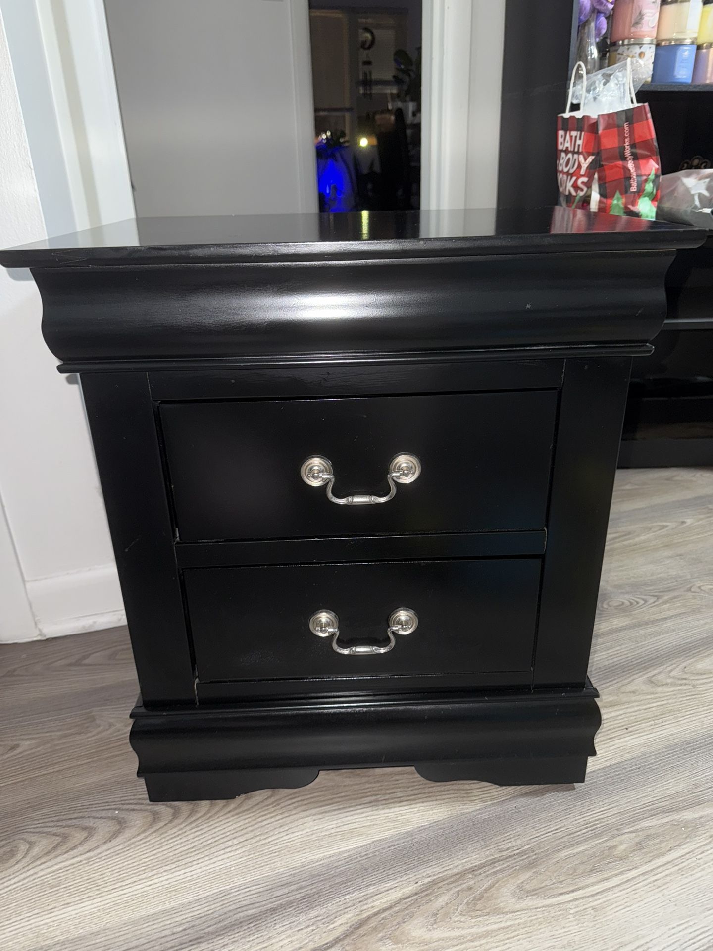 Black Nightstand ā Great Condition