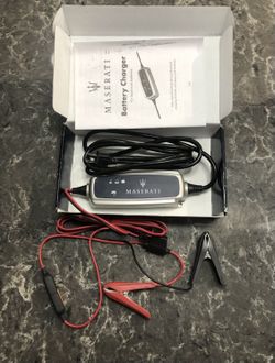 Mazerati Genuine Battery Charger for 12 V lead acid batteries 110V 940000030