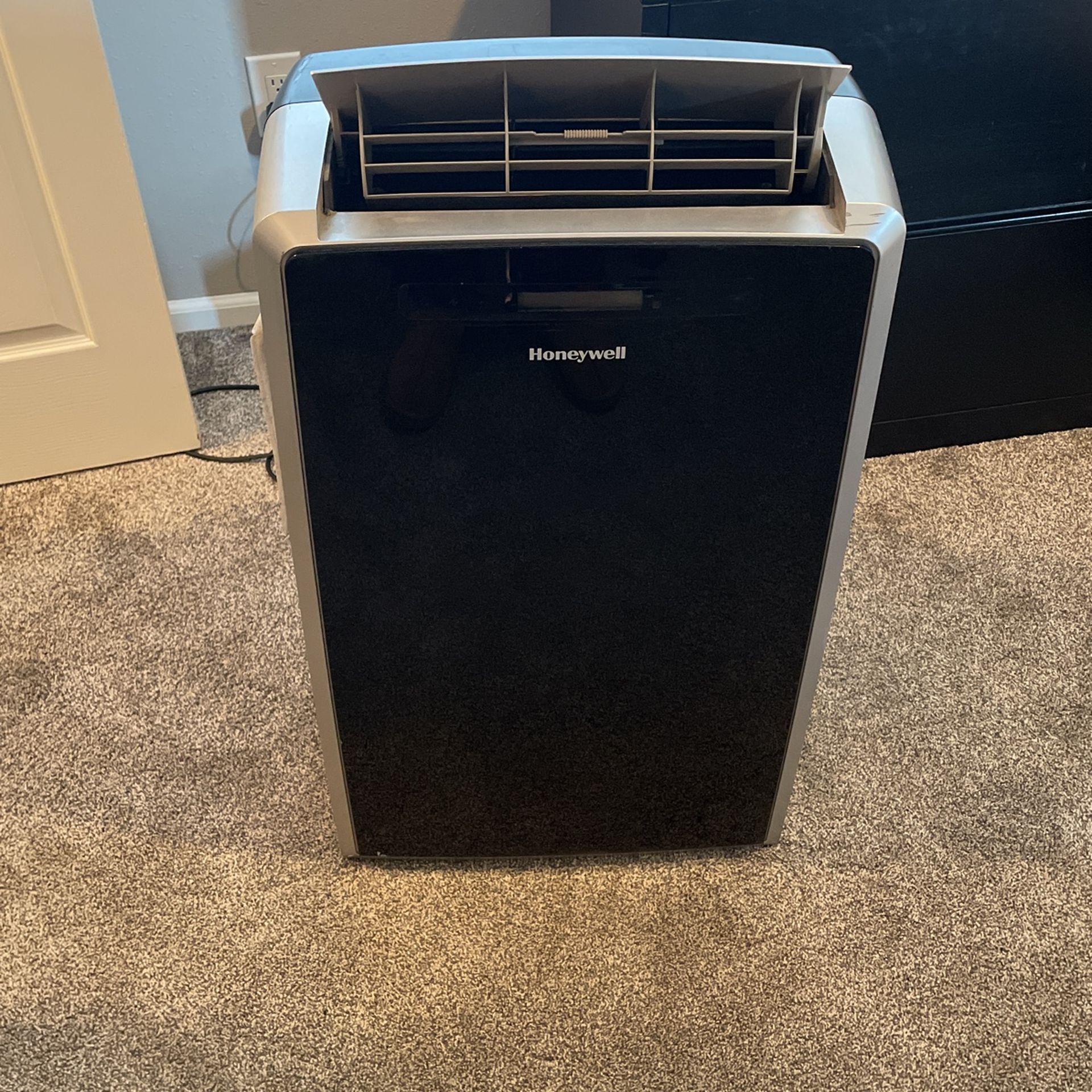 Honeywell MM14CHCS Portable Air Conditioner, 14,000 BTU Cooling & Heating (Black-Silver)