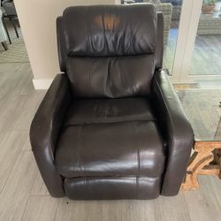 Electric Leather Recliner – Works Great