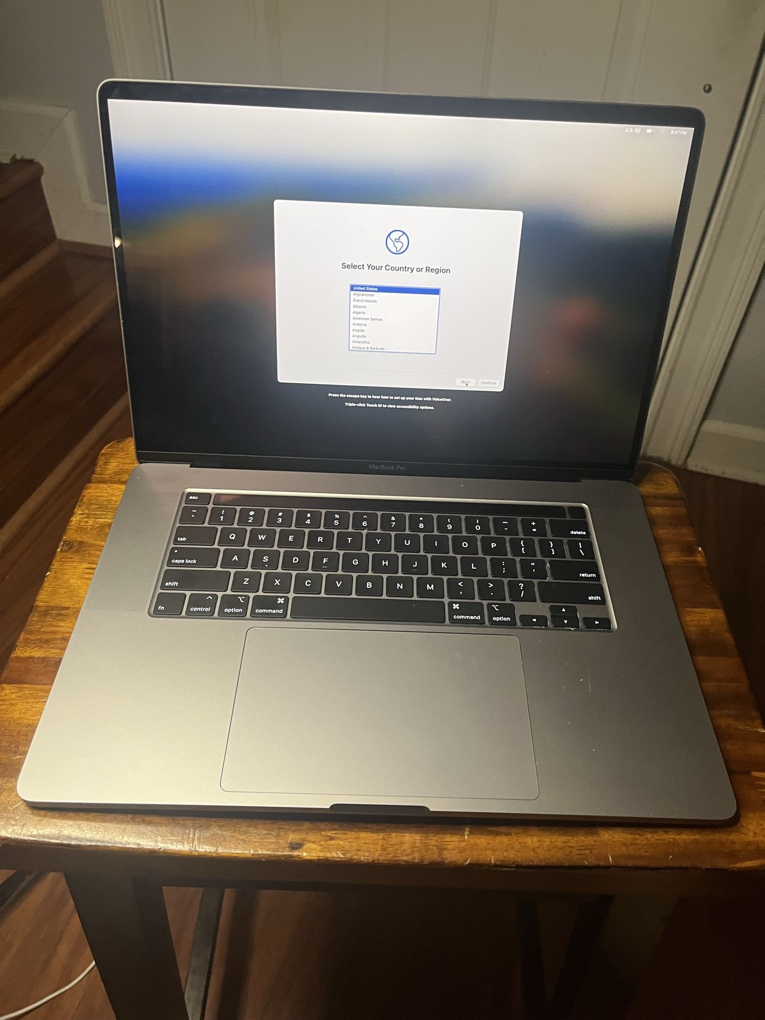 2019 MACBOOK PRO 16 INCHES 32GB INTEL I7 6-CORE 512GB BATTERY COUNT 91 CHARGER INCLUDED