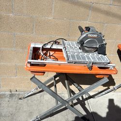 Ridgid 7 inch tile saw with stand