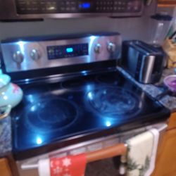 Samsung Stove And Refrigerator 