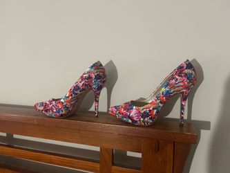 Women’s floral high heels Size 8