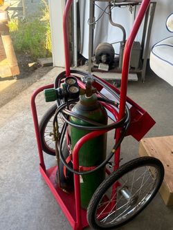 Welder: Oxygen Acetylene Tanks