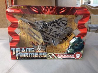 Transformers Starscream Decepticon Revenge of the Fallen Voyager class
