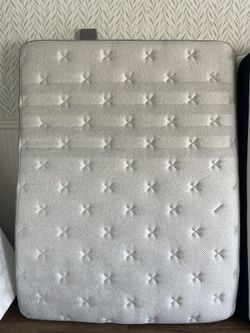 Leesa Queen Mattress