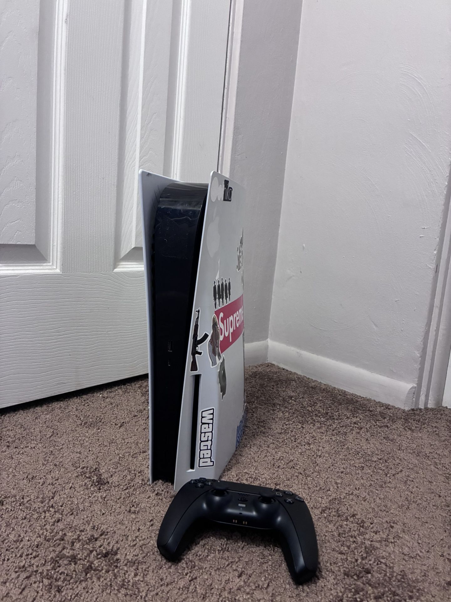 PS5 1 TB With 1 Black Controller