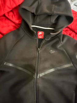 Black nike tech