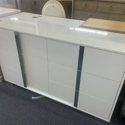 White dresser ，$260