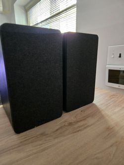 ELAC Bookshelf Speakers