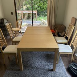 Extendable Dining Table w/ 4 Chairs included