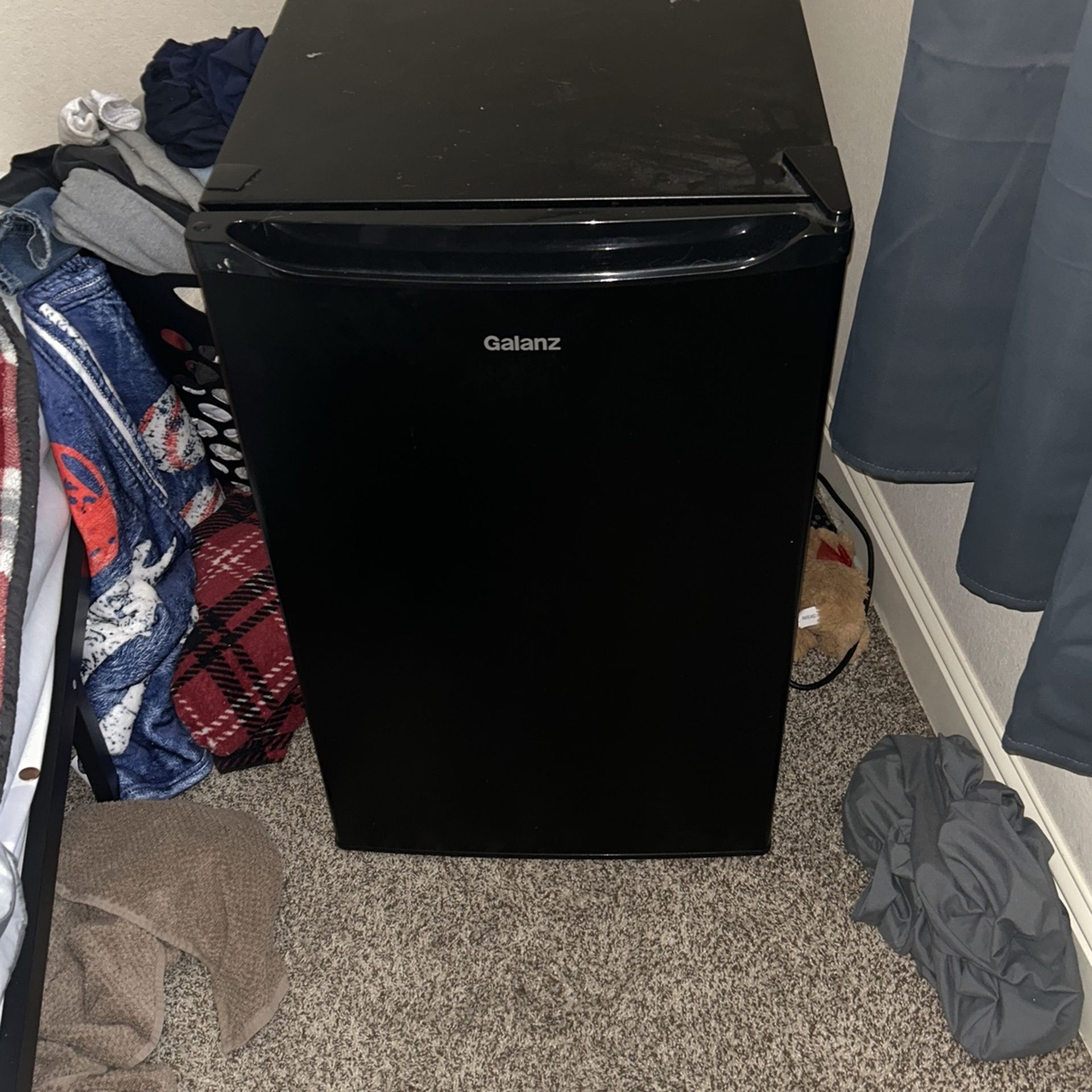 Galanz Mini Fridge