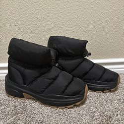 Snow Boots Size 9 W 