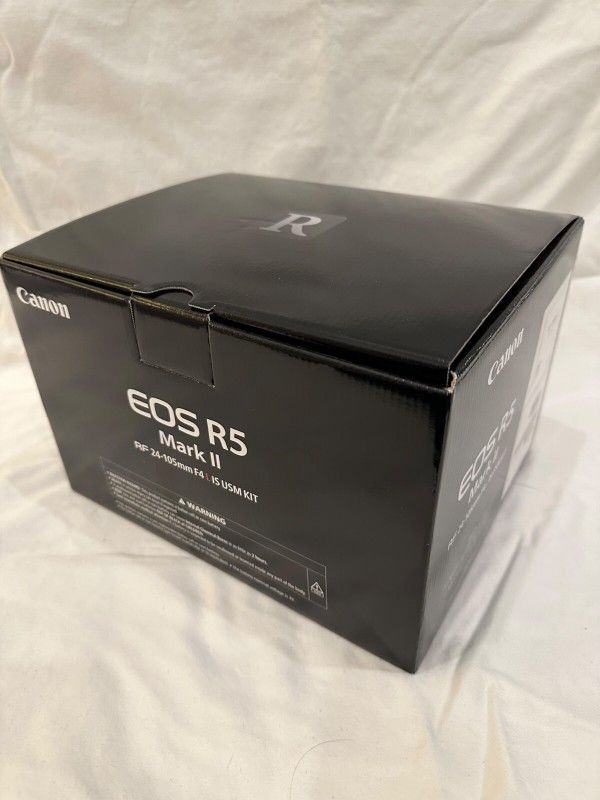 Canon EOS R5 Mark II RF24-105mm F4 L IS USM Lens Kit