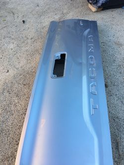 2016 to 2018 Toyota Tacoma rear tail gate OEM