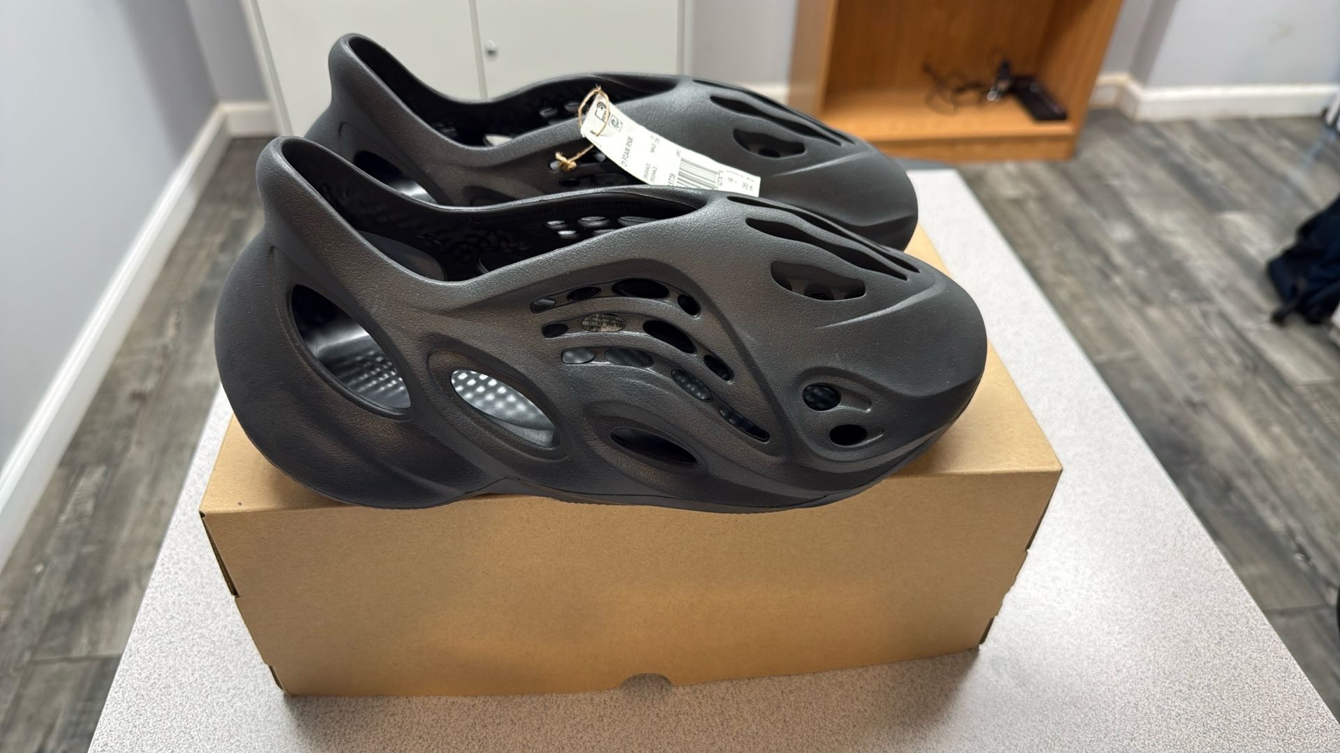 Brand New Adidas Yeezy Foam Runner In Onyx Size 11